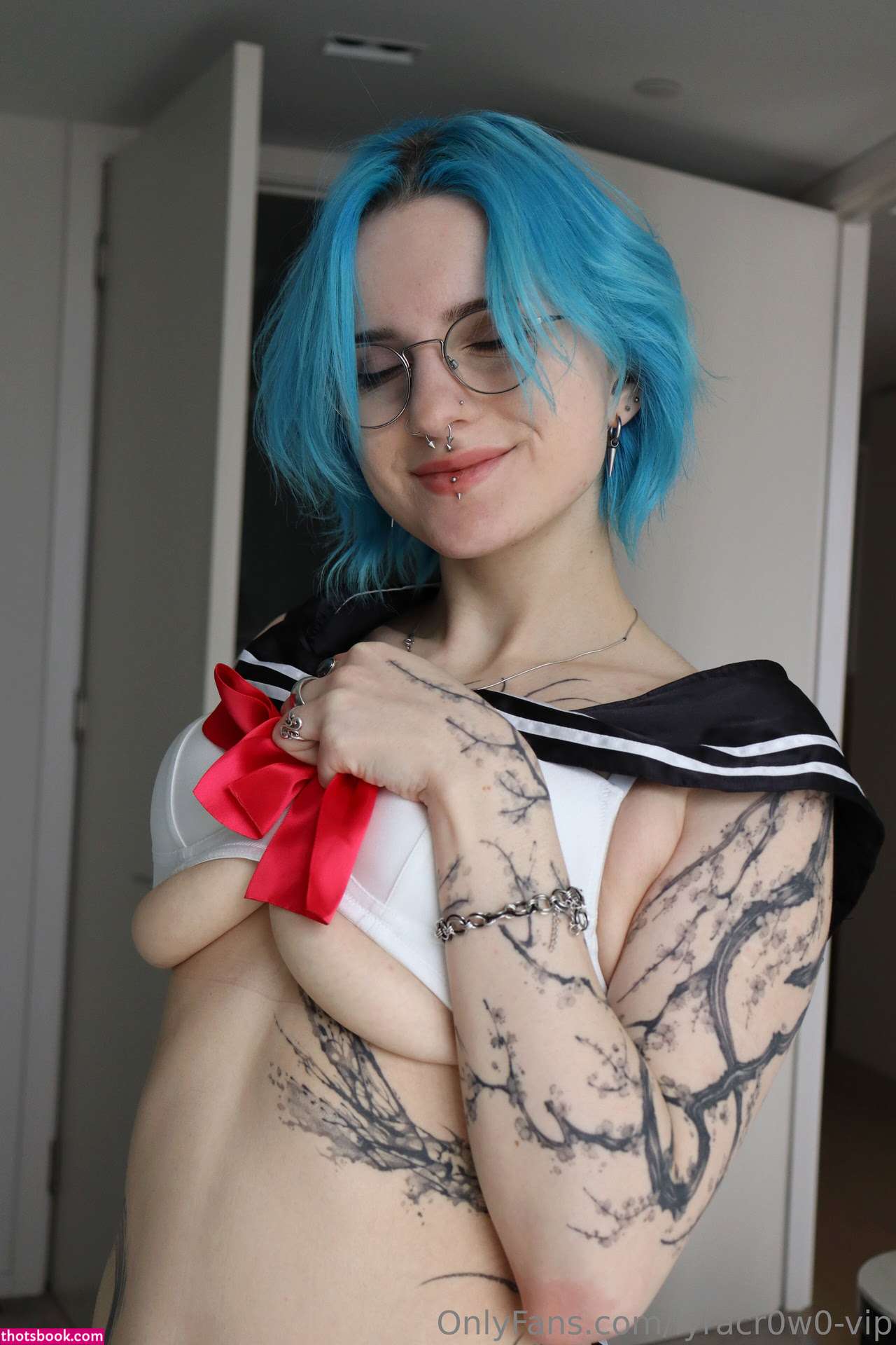 Lyra Crow Photo #528