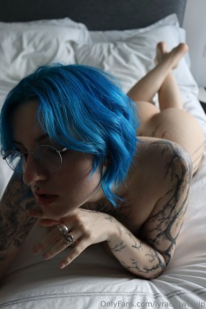 Lyra Crow Photo #559