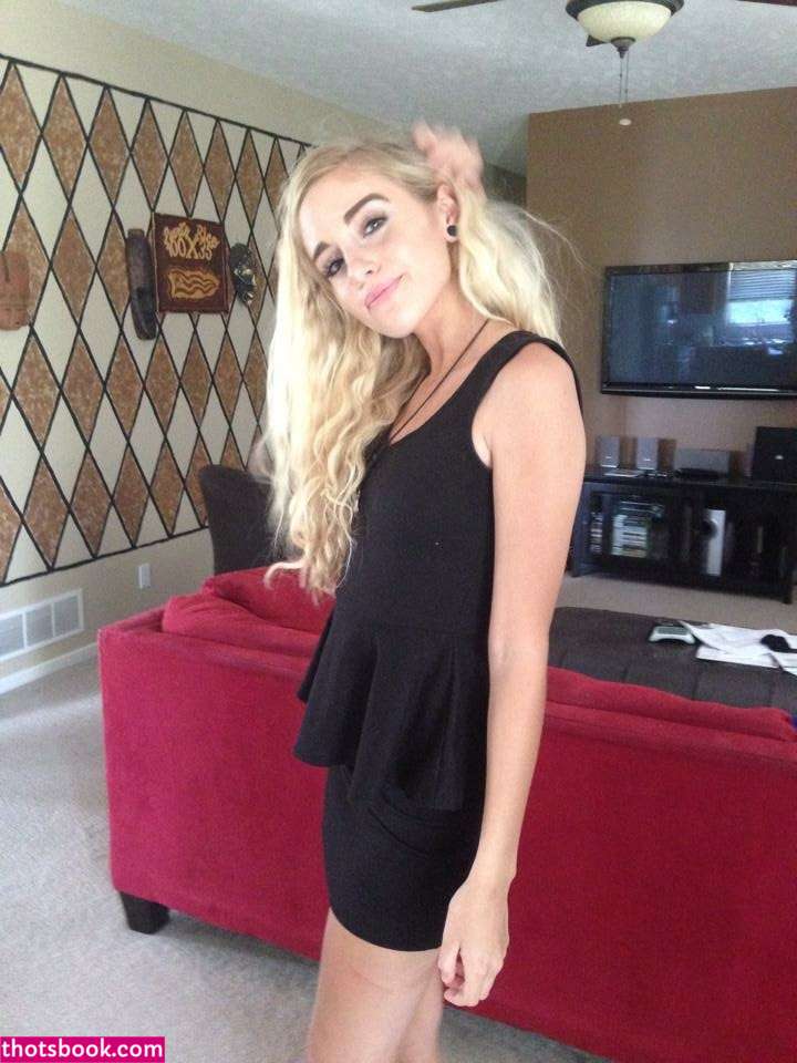 Naomi Woods Photo #66