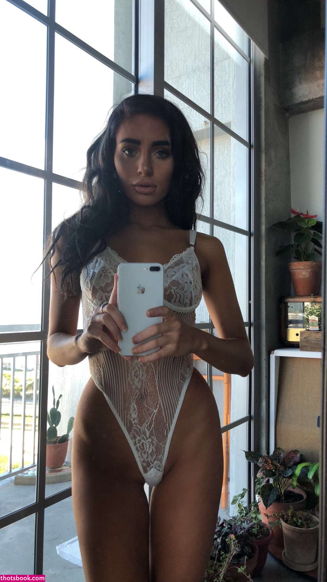 Naomi Woods Photo #121