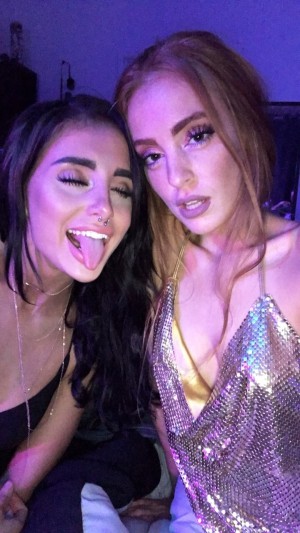 Naomi Woods Photo #87