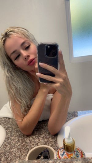 Elsa Jean Photo #541