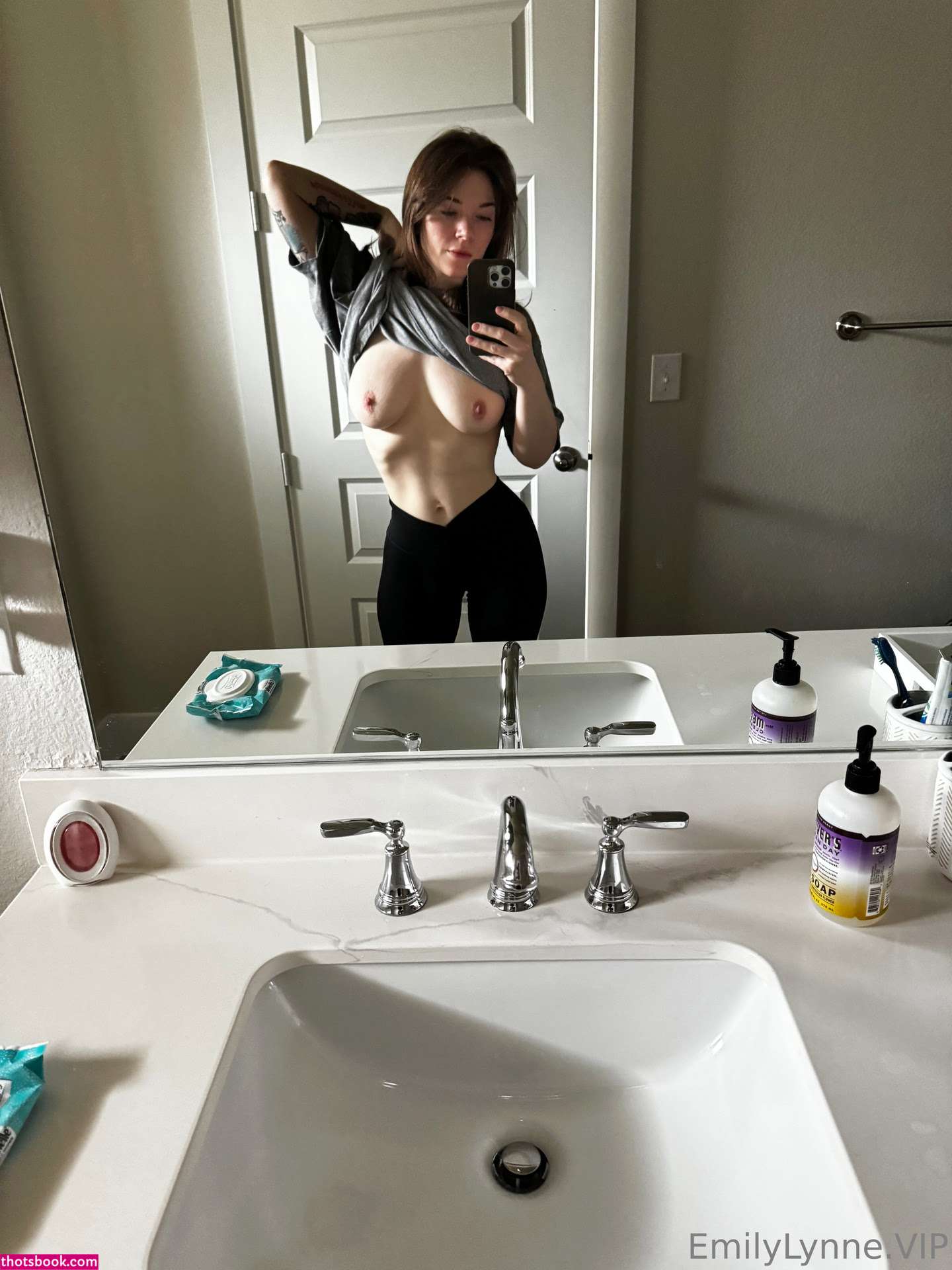 Emily Lynne Photo #441