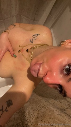 Kaitlyn Krems Photo #413