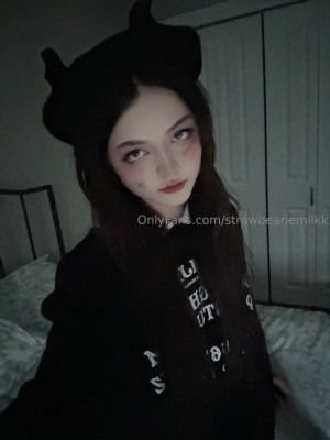 Strawbeariemilkk Photo #22