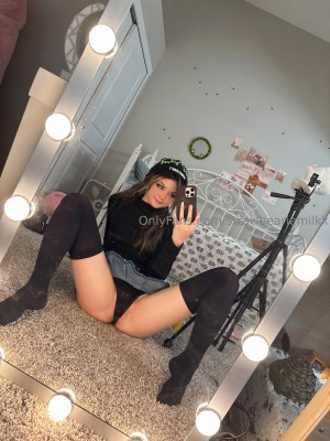 Strawbeariemilkk Photo #135