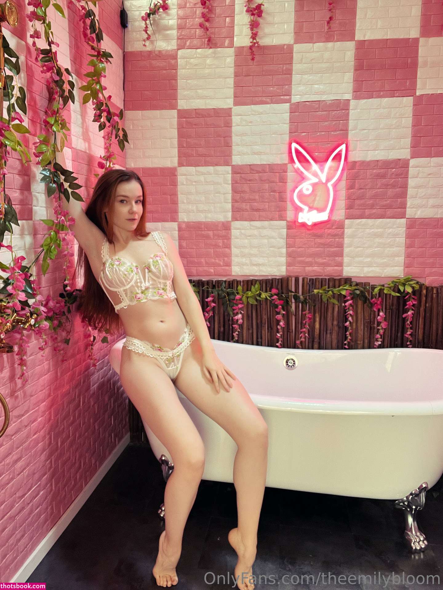 Emily Bloom Photo #548