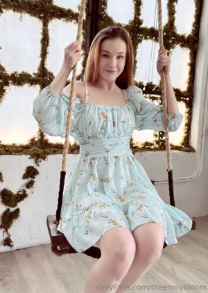 Emily Bloom Photo #568