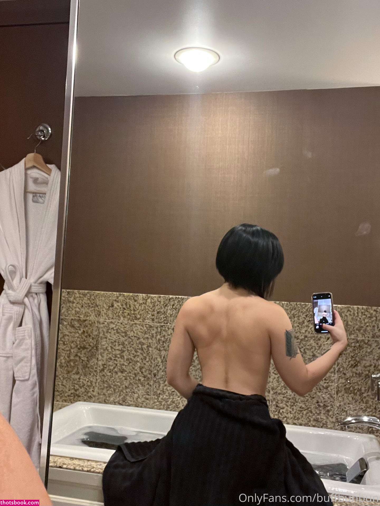 womanwearingred Photo #4