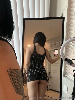 womanwearingred Photo #5