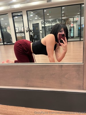 womanwearingred Photo #47