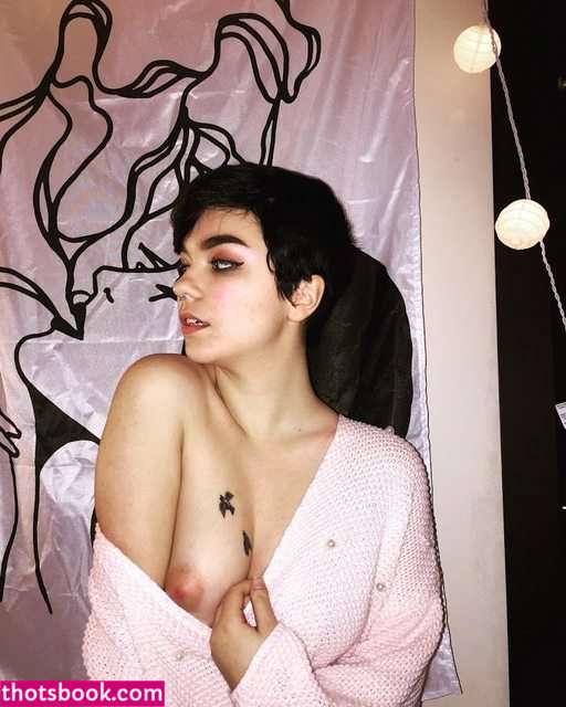 Ultraviolet Darling Photo #30