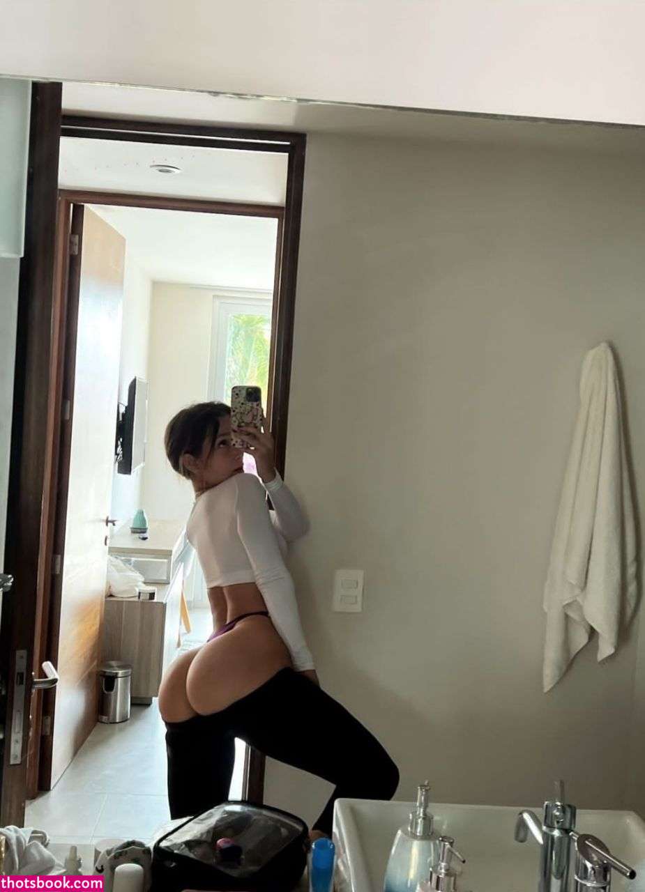 Ellie Leen Photo #649