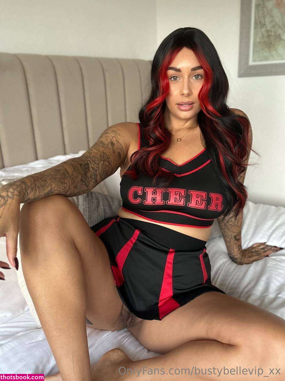 Busty Belle Photo #4