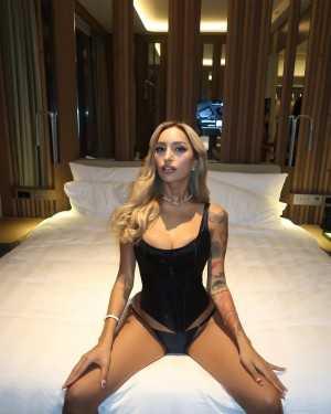 hollysafara Photo #6