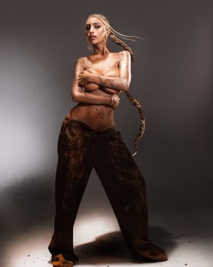 hollysafara Photo #8