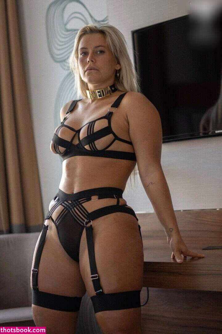 Jolie Becker Photo #8