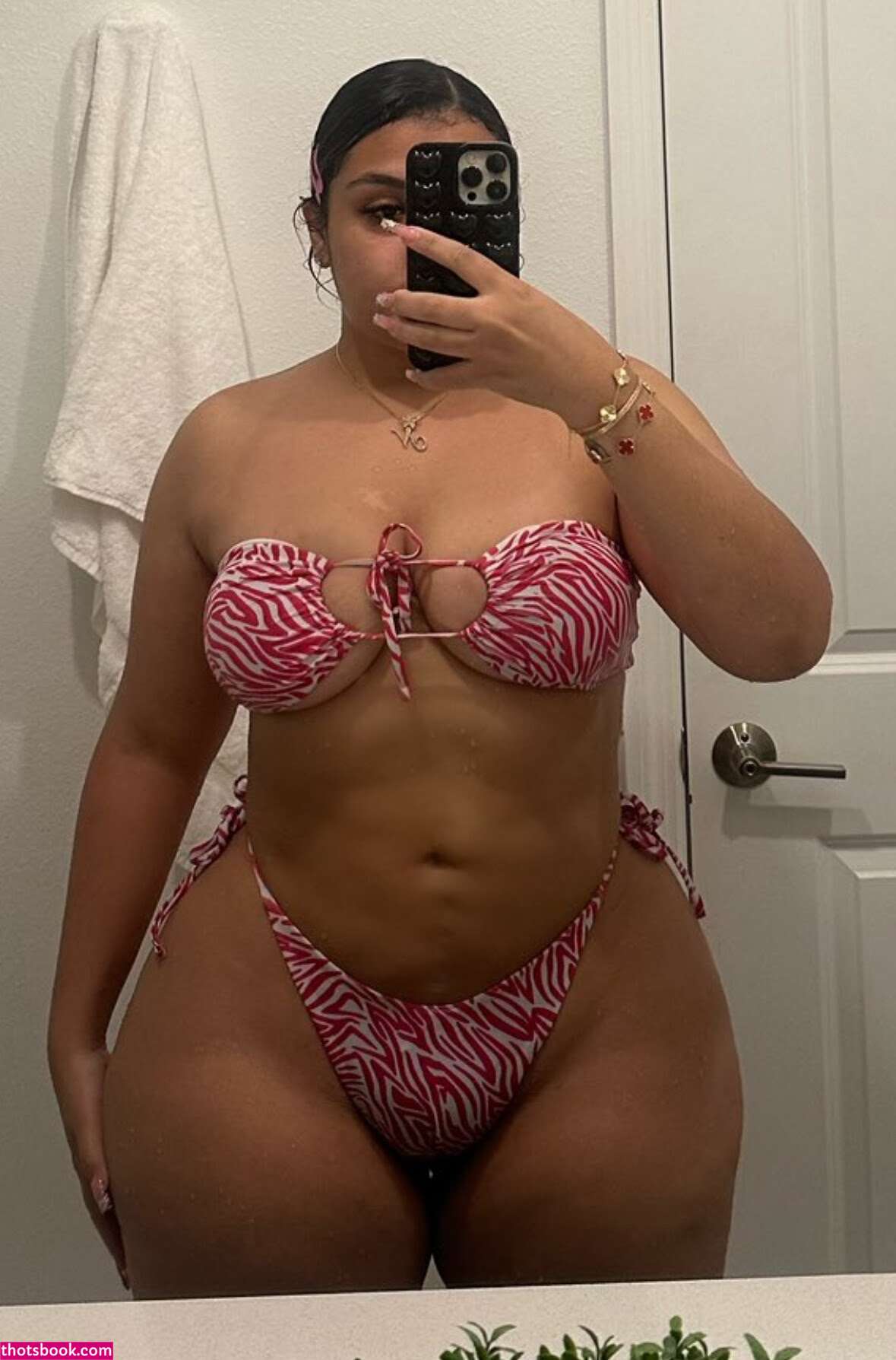 nikkilopzz Photo #12