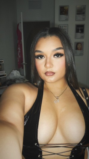 nikkilopzz Photo #16