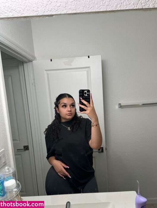 nikkilopzz Photo #27