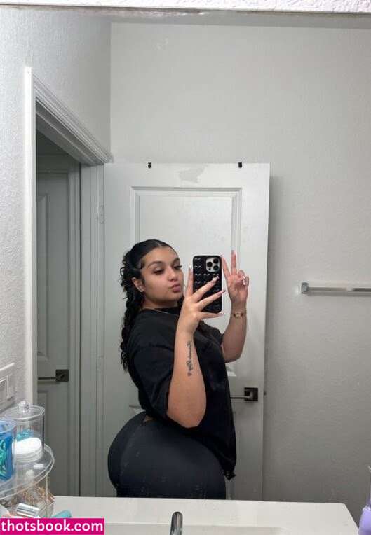 nikkilopzz Photo #30