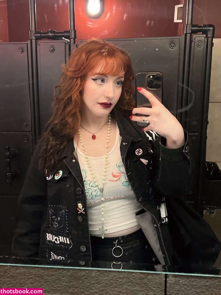 nsfwgoth Photo #30