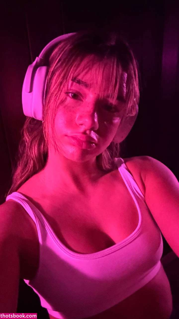 Mikayla Campinos Photo #10