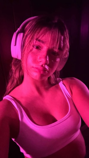 Mikayla Campinos Photo #10