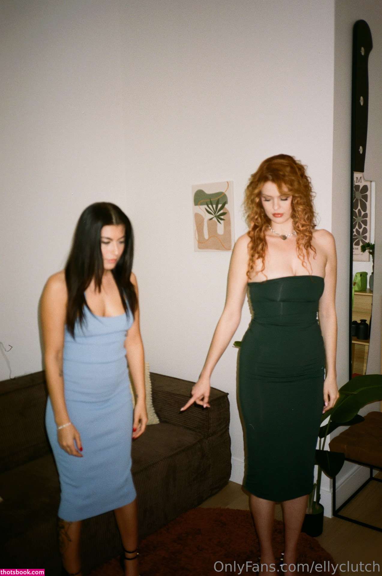 Elly Clutch Photo #554