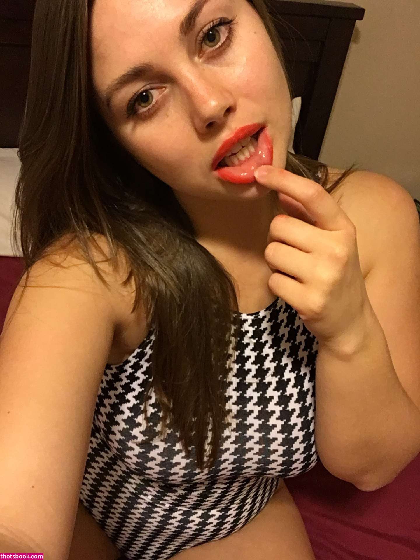 Lillias Right Photo #50