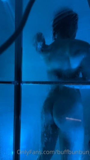 womanwearingred Video #168