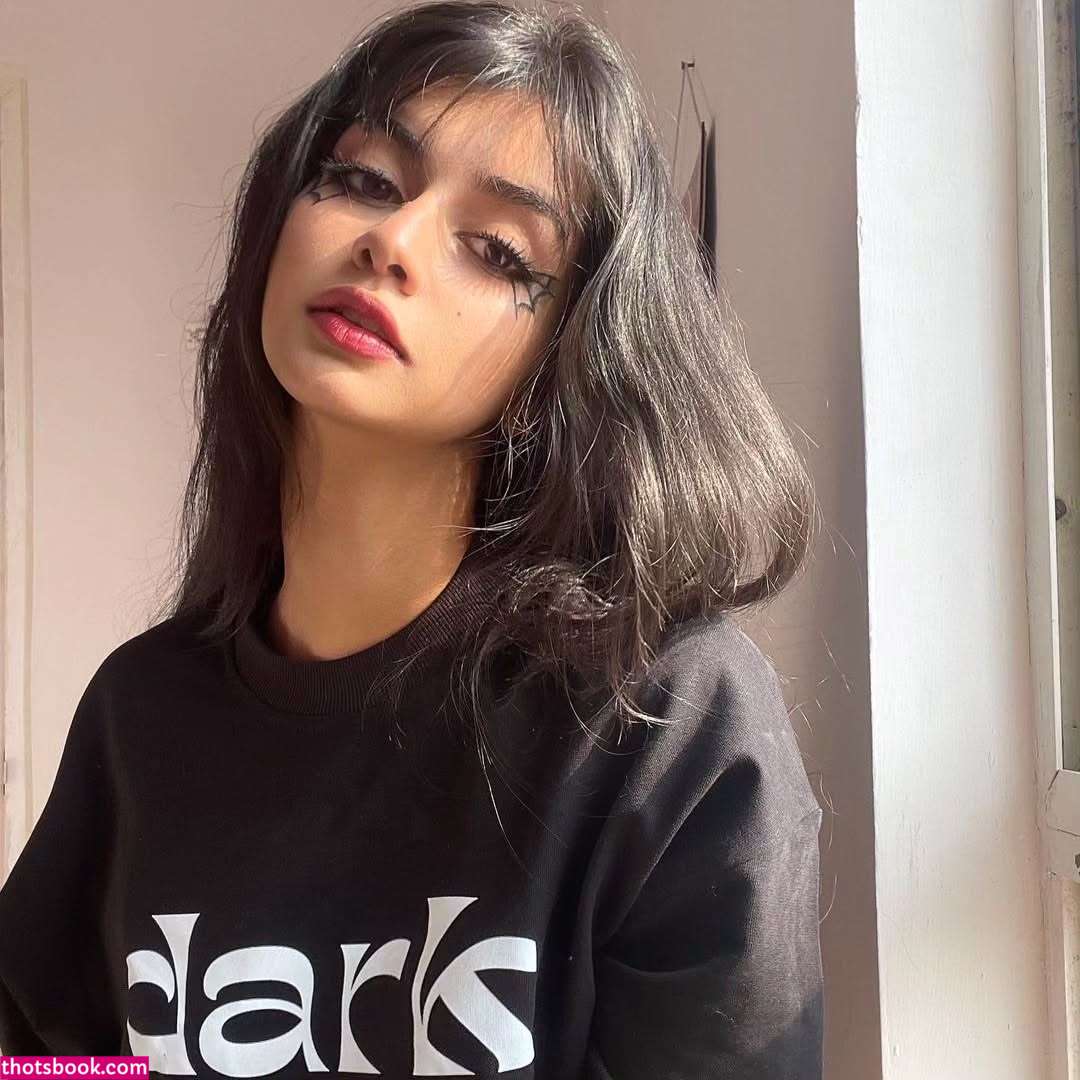 Aishwarya Harishankar Photo #22