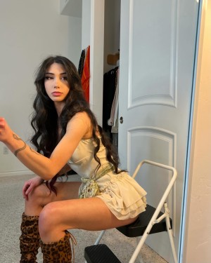 Nicole Batiz Photo #17