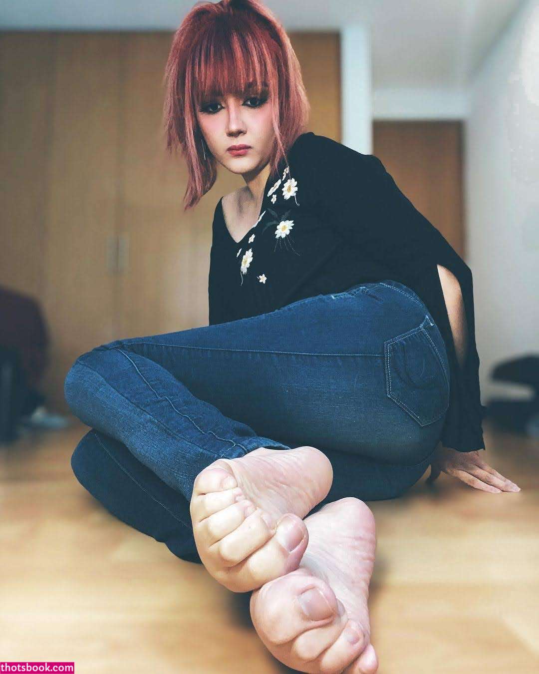 Gothbbyfeet Photo #17