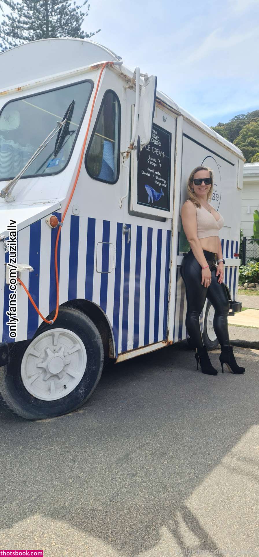 Zuzana Giles Photo #13