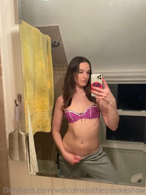 Welcometothesmokeshow Photo #5