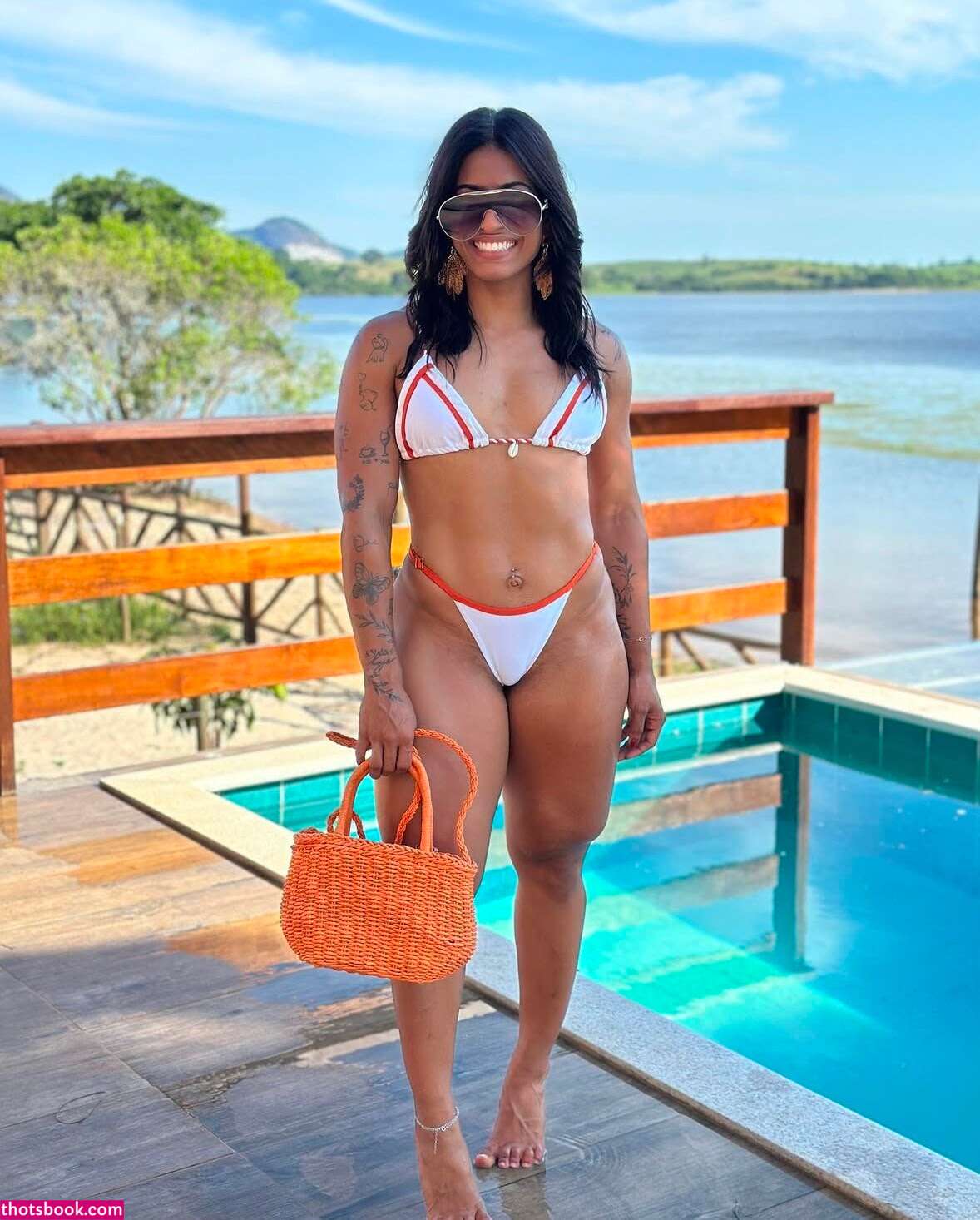 Larissa Felix Photo #10