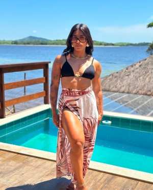 Larissa Felix Photo #5