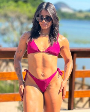 Larissa Felix Photo #9