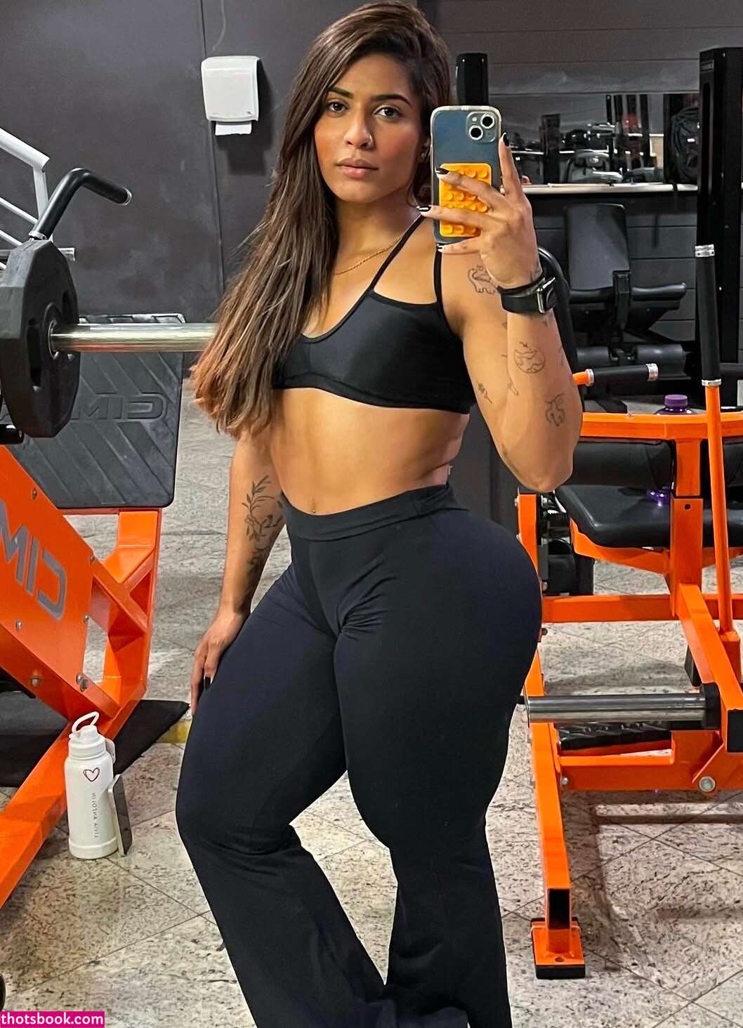 Larissa Felix Photo #11