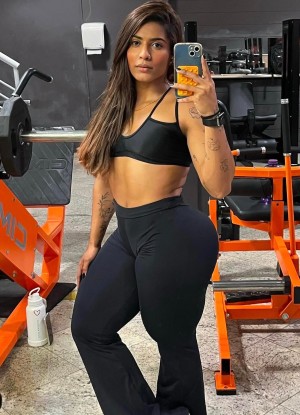 Larissa Felix Photo #11