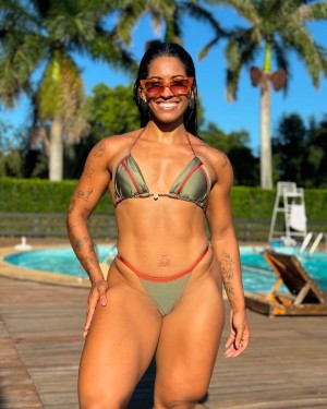 Larissa Felix Photo #12