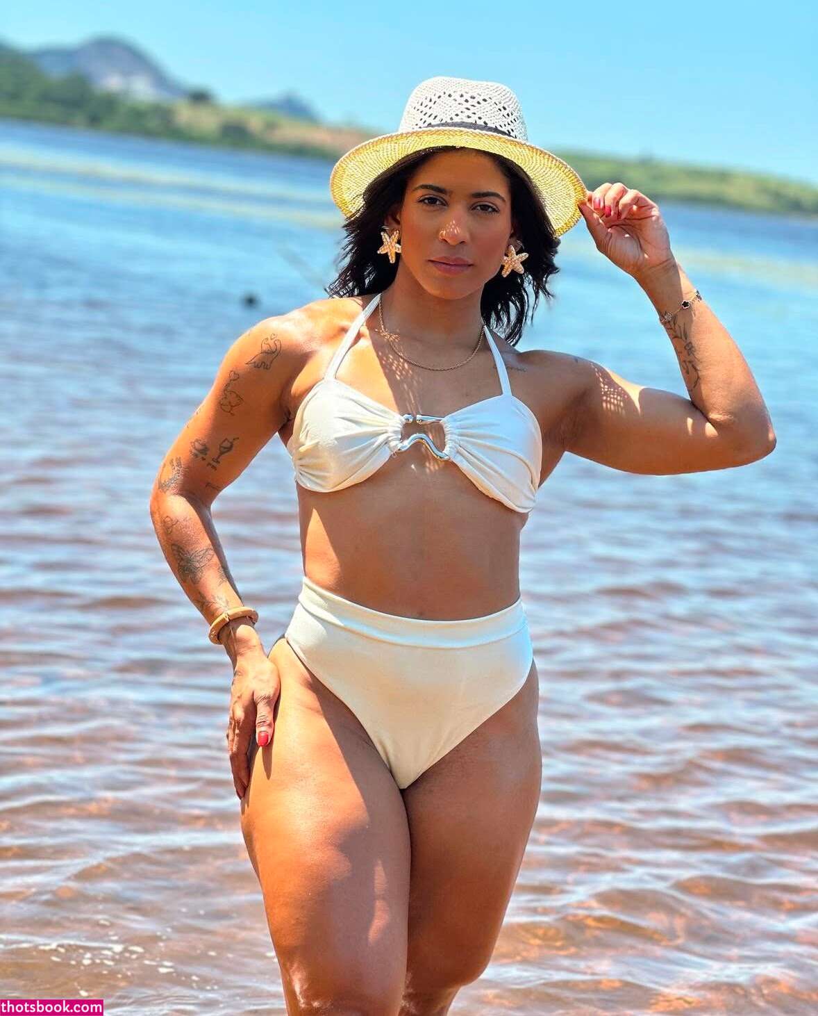 Larissa Felix Photo #22