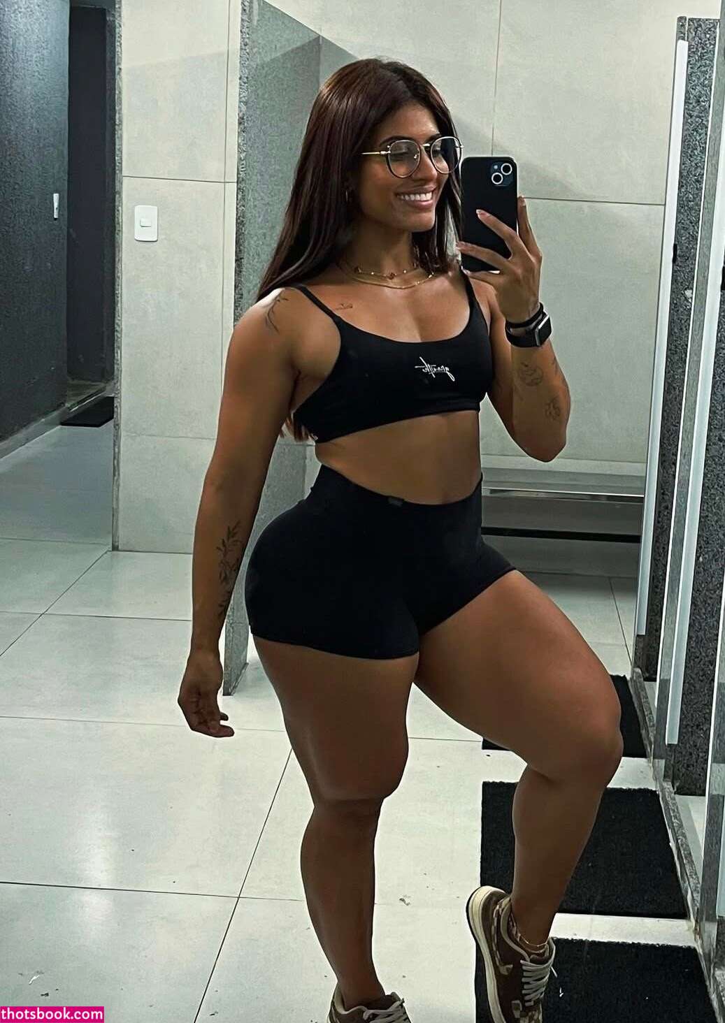 Larissa Felix Photo #30