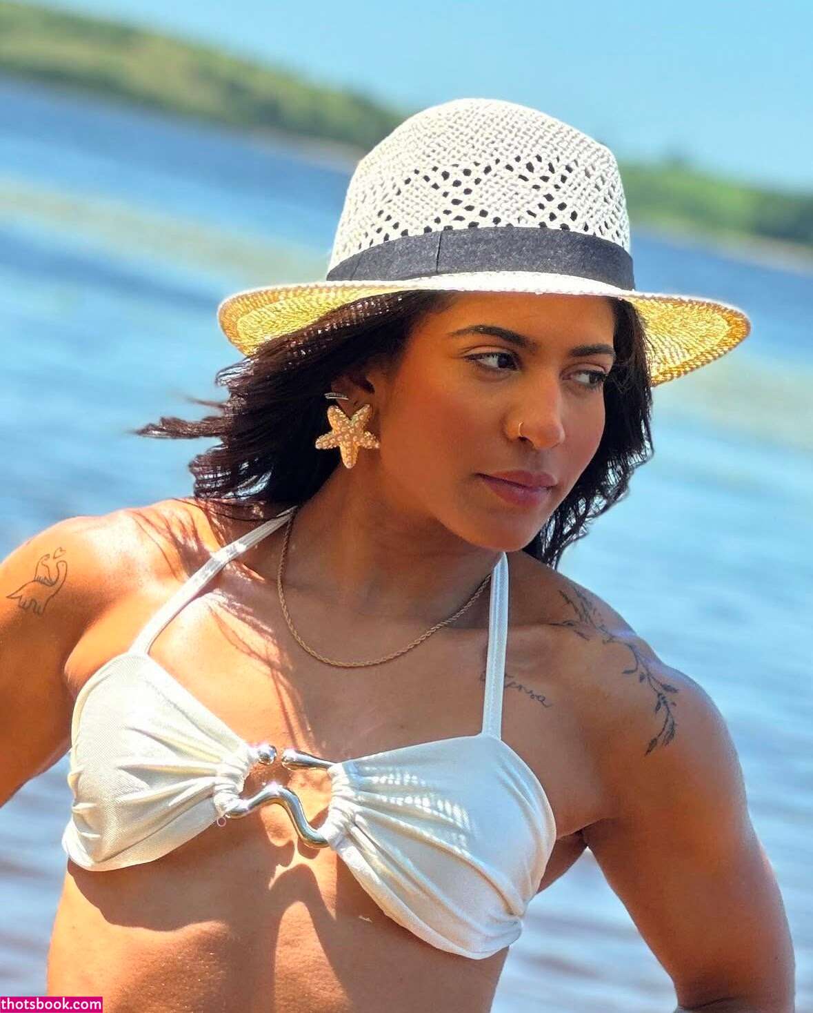 Larissa Felix Photo #32