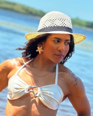 Larissa Felix Photo #32