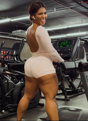 Larissa Felix Photo #35