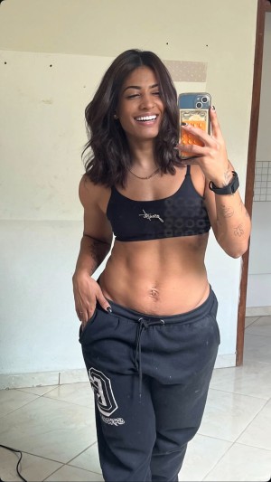 Larissa Felix Photo #40