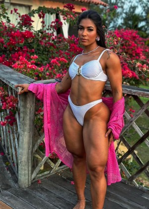 Larissa Felix Photo #45