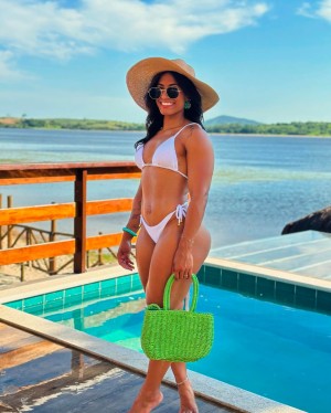 Larissa Felix Photo #52